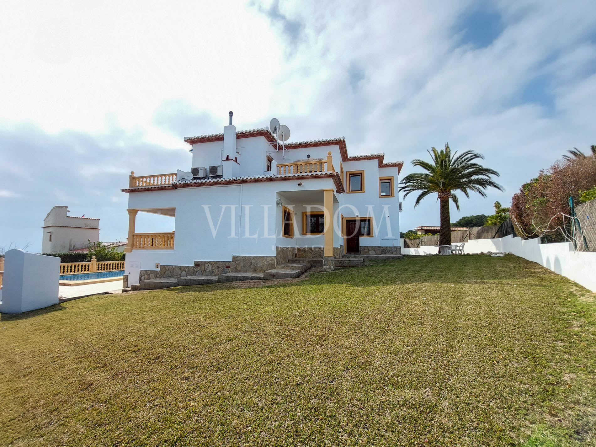 Villa à vendre avec vue sur la mer et capacité à Jávea